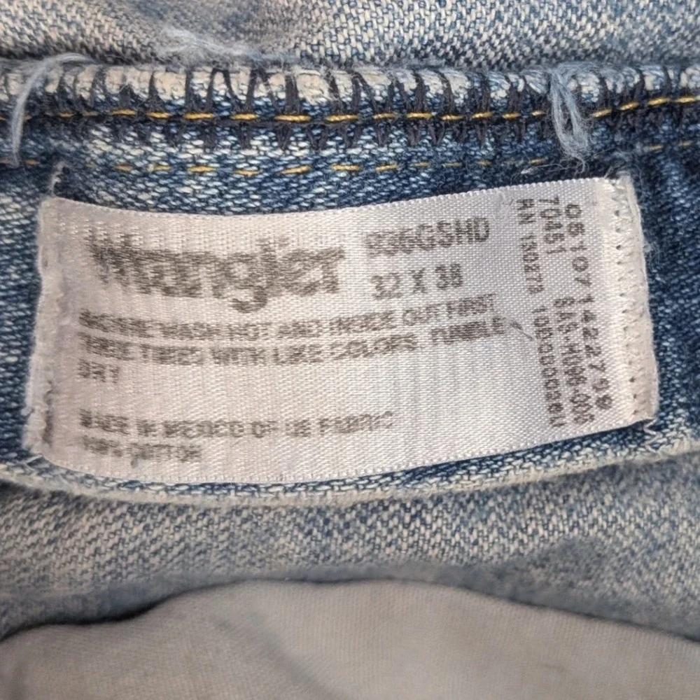 WRANGLER George Strait Cowboy Cut Jeans Mens 32x31 Light Wash Distressed Rugged